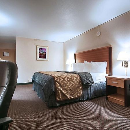 Отель Magnuson Grand Columbus North Экстерьер фото