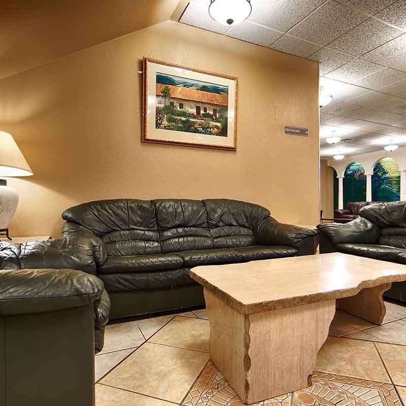 Отель Magnuson Grand Columbus North Интерьер фото