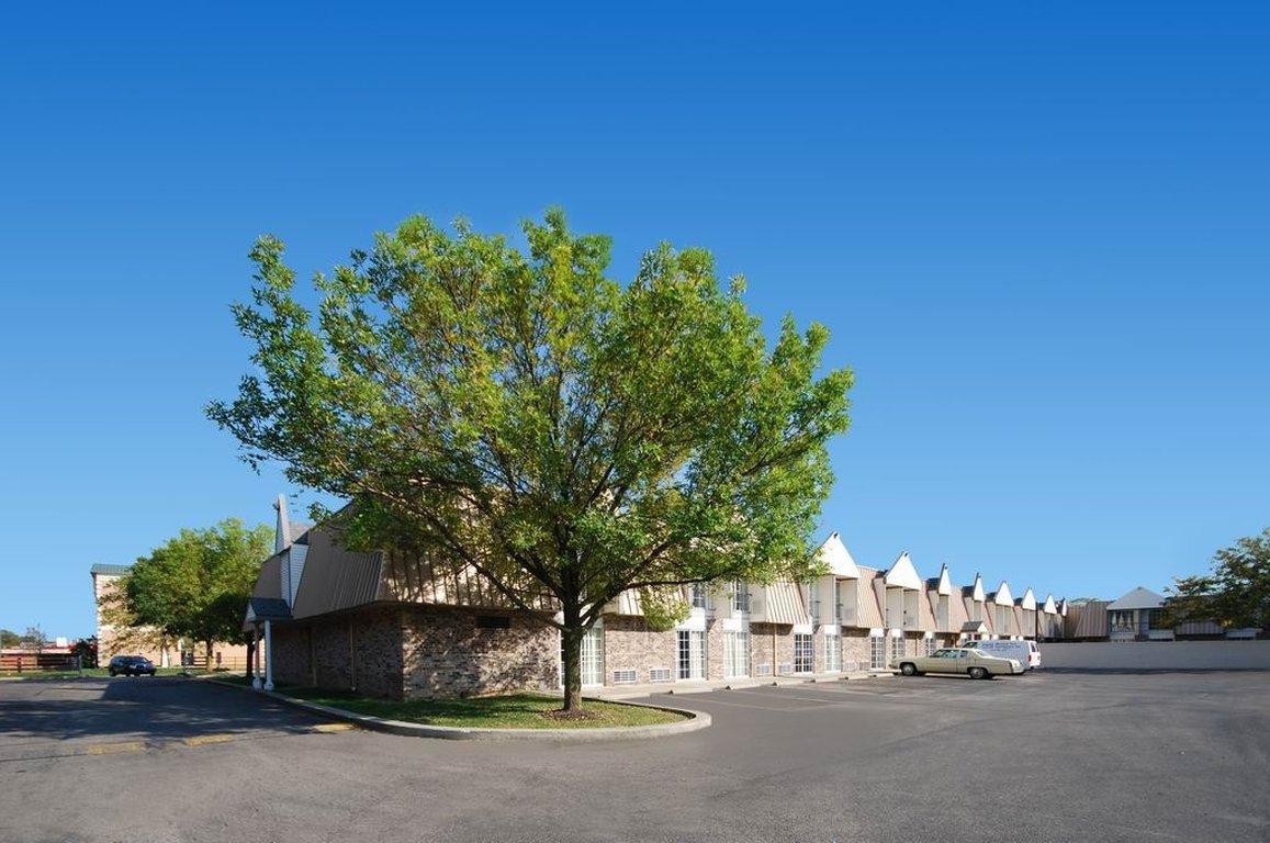 Отель Magnuson Grand Columbus North Экстерьер фото